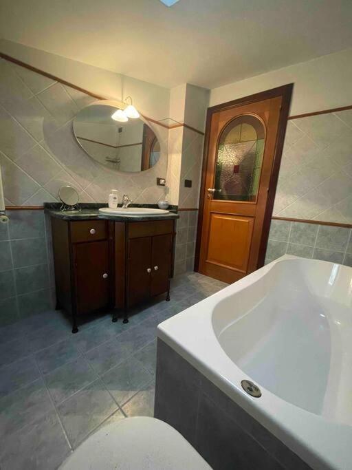 Ferienwohnung La Casa Nel Cortile Castelbuono  Exterior foto
